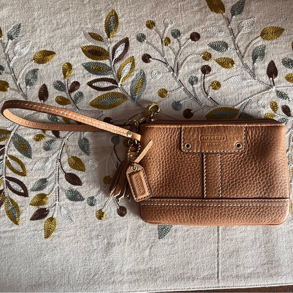 Coach Tan Leather Clutch with Gold Hardware - Picture 4 of 6